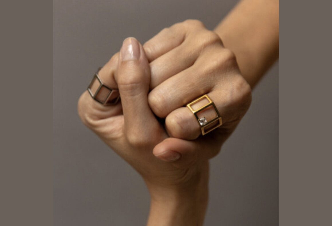 mains-femmes-bijou