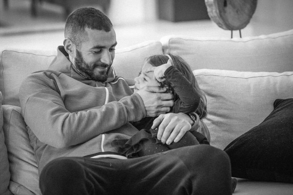 karim-benzema-petite-fille-melia-noir-et-blanc