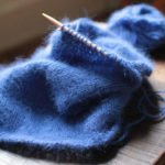 écharpe bleue tricotée angora