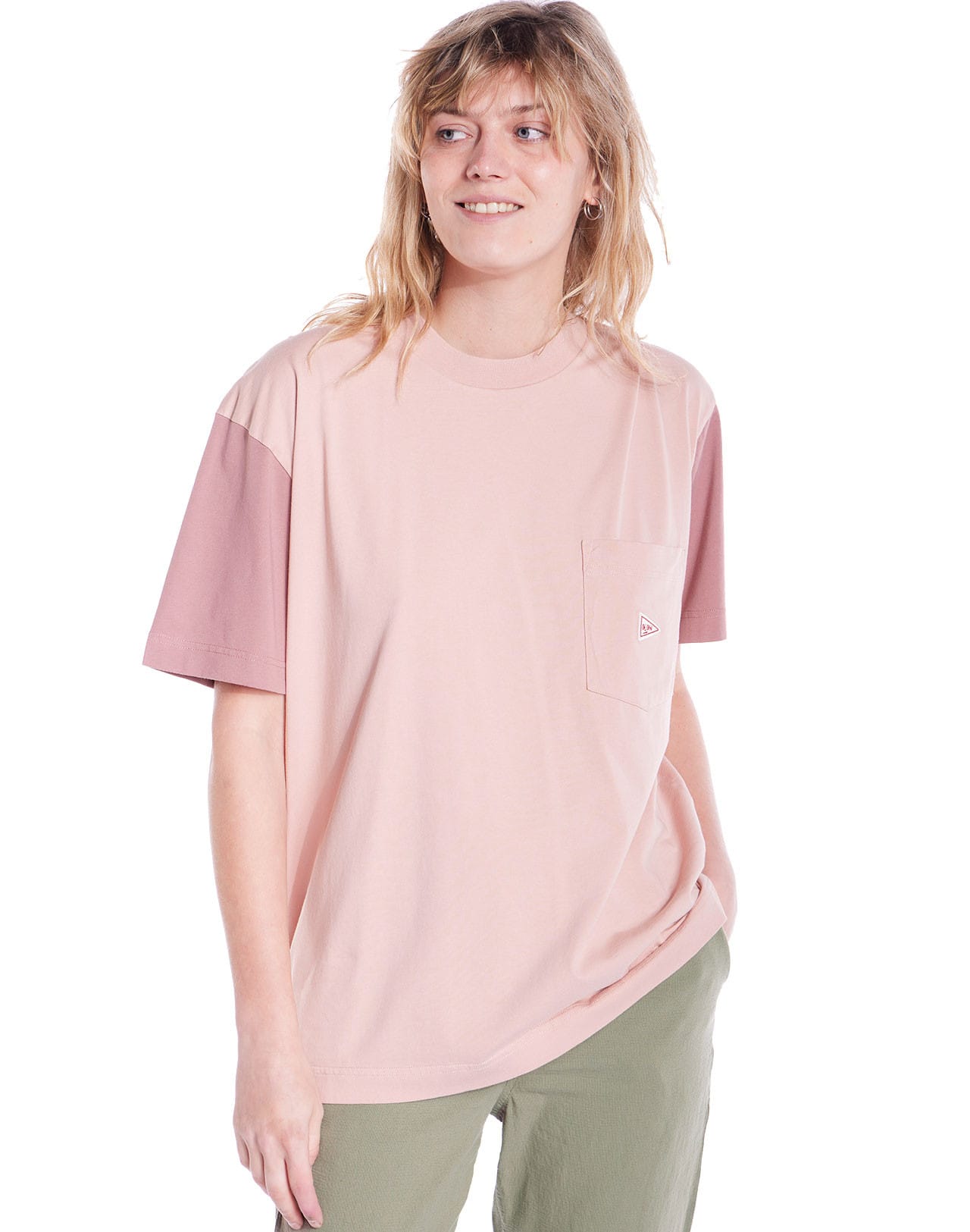 femme-t-shirt-rose