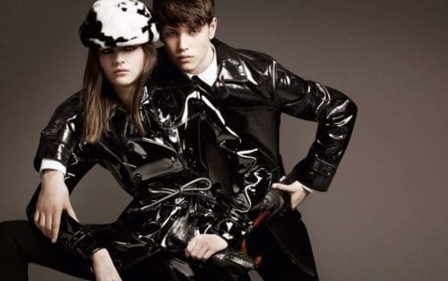 homme-femme-habits-simili-cuir