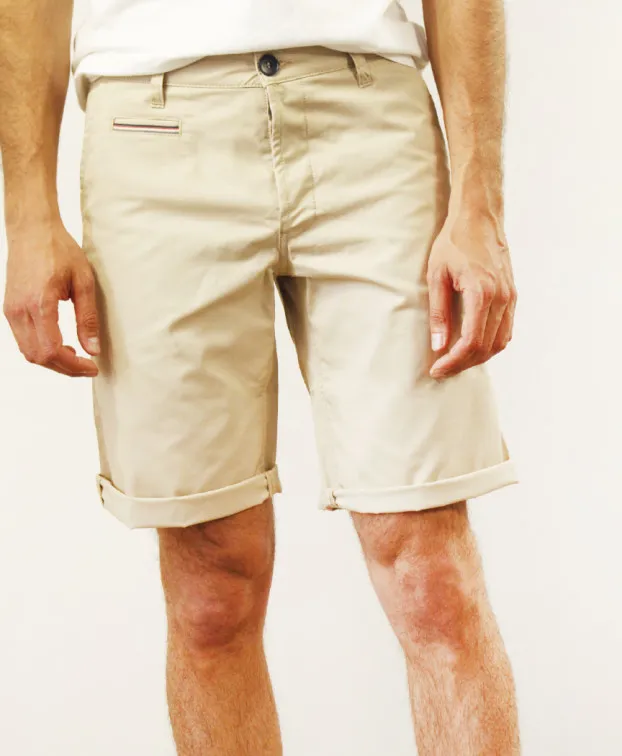 Zoom sur un short beige de la marque Gentle Factory
