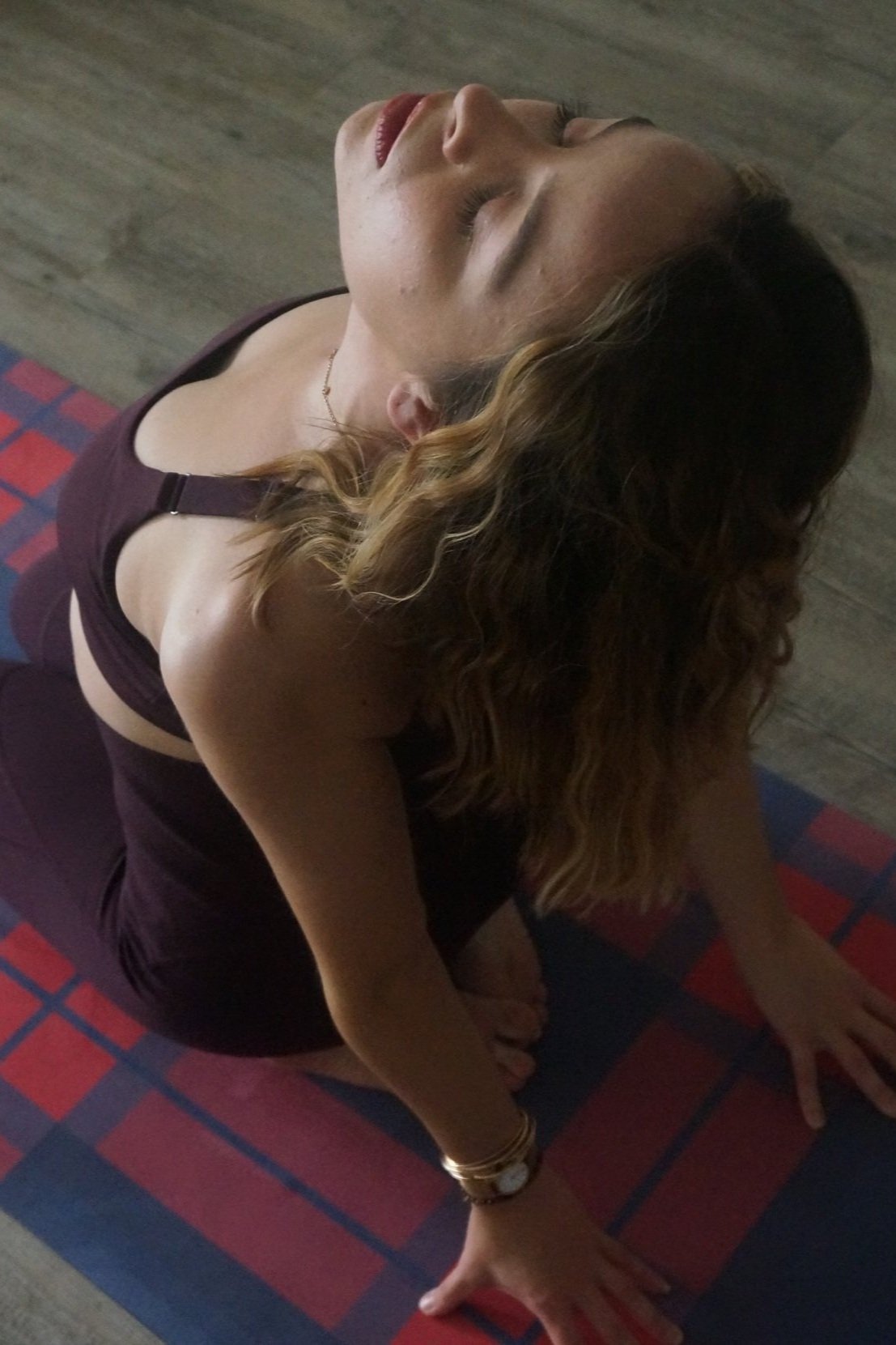 femme-pratique-yoga