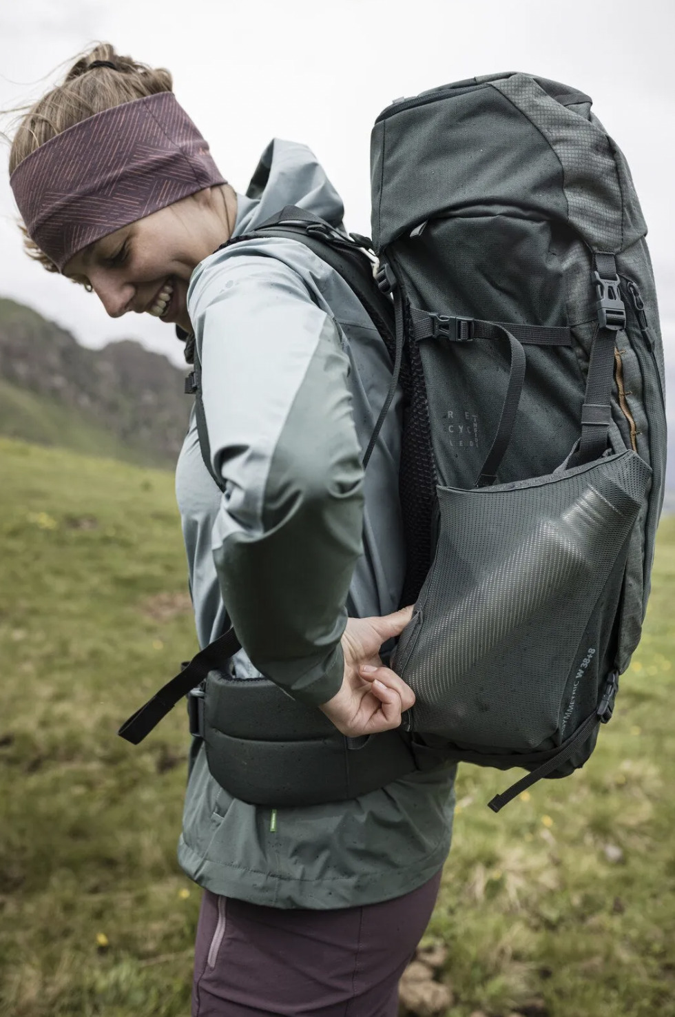 femme-marche-montagne-sac-dos-vaude