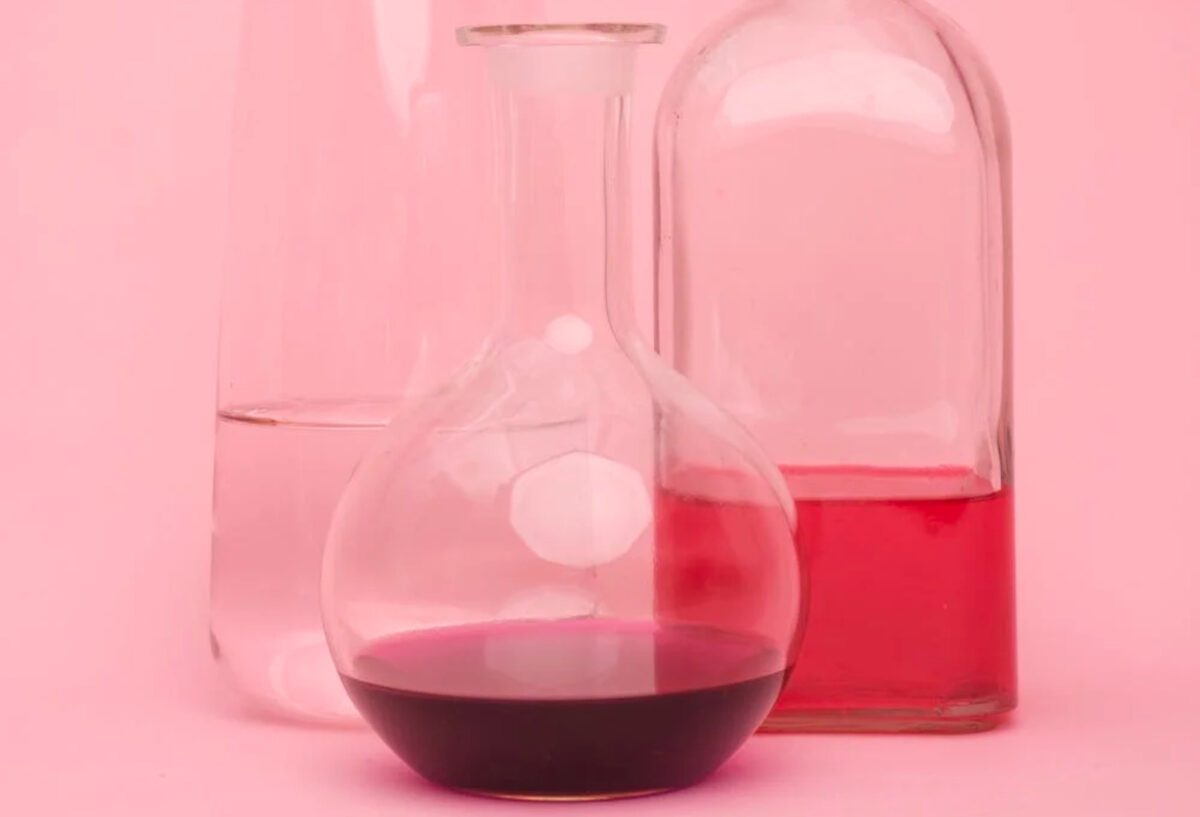 fiole-chimie-fond-rose
