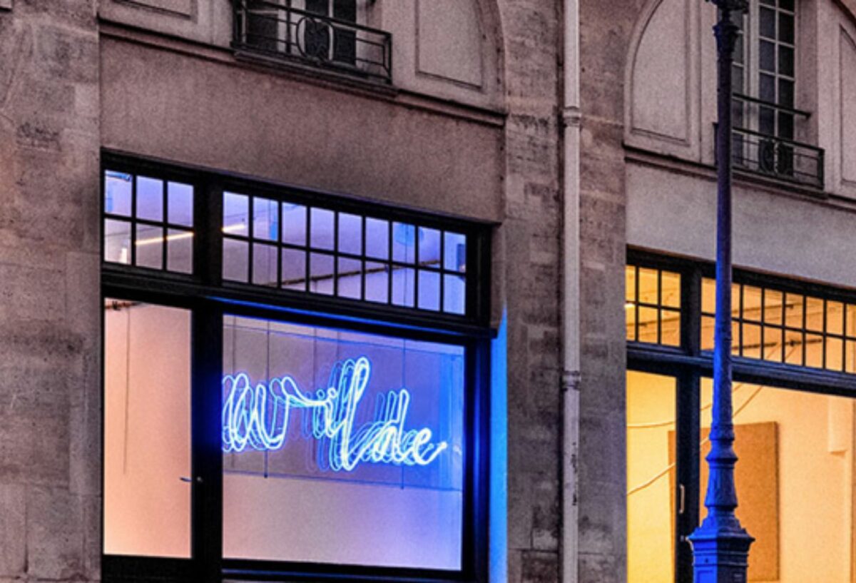 Vitrine du lieu de partage créatif WILDE à Paris dans le Marais