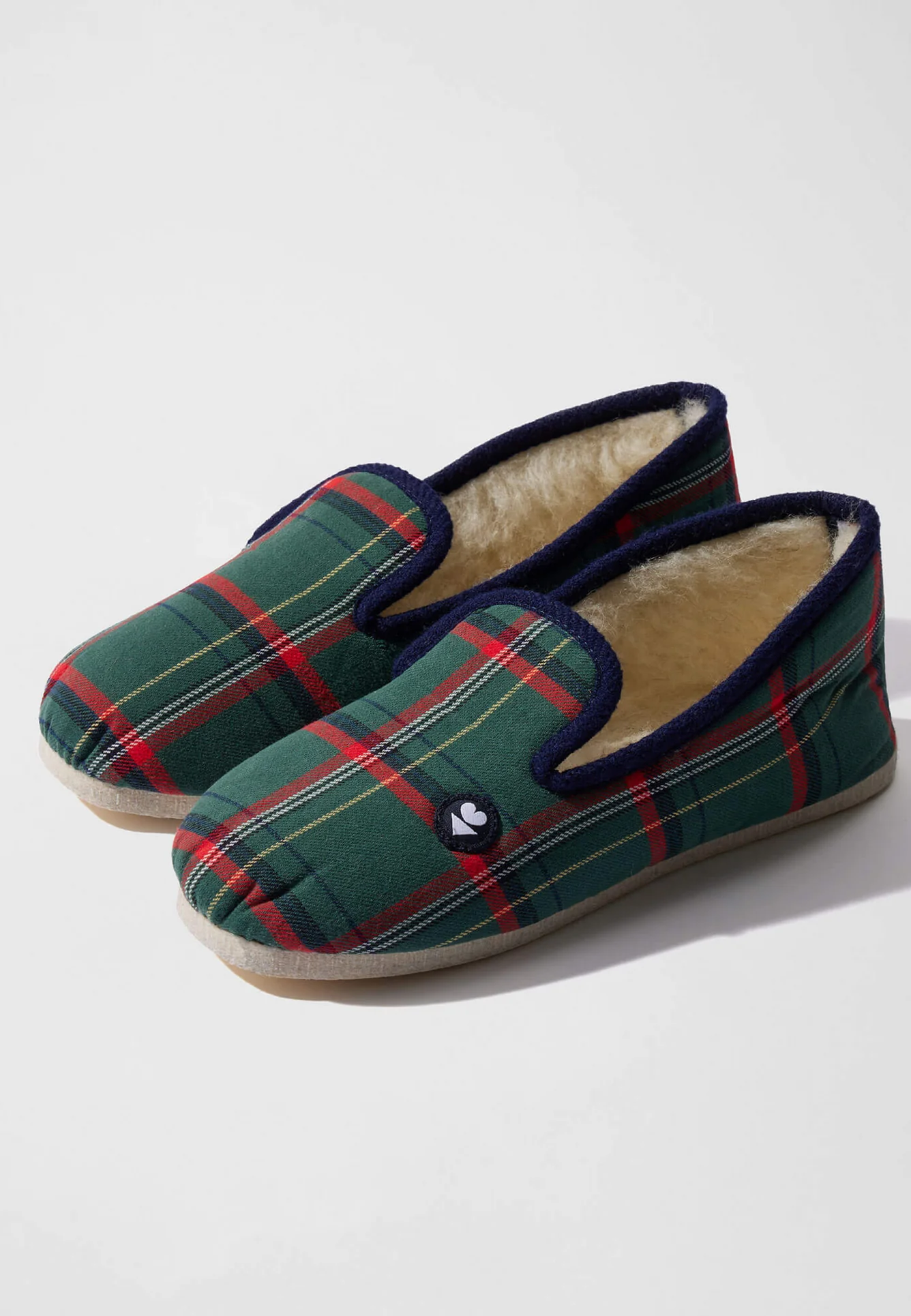 vue-sur-chaussons-vert-motifs-tartan