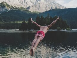 saut-homme-lac-plongeon