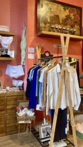 vue-sur-portant-avec-vêtements