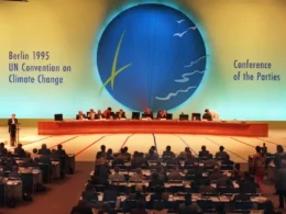Assemblée et table ronde à la conférence des Nations Unies sur le climat à Berlin en 1995. La COP 1