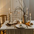 table avec nappe et bougies