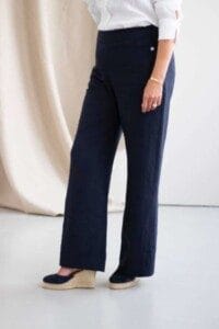 Pantalon bleu marine de la marque C.Bergamia