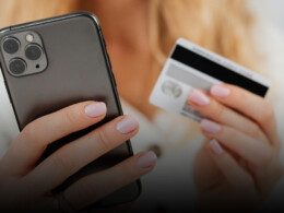 main-telephone-carte-bleue