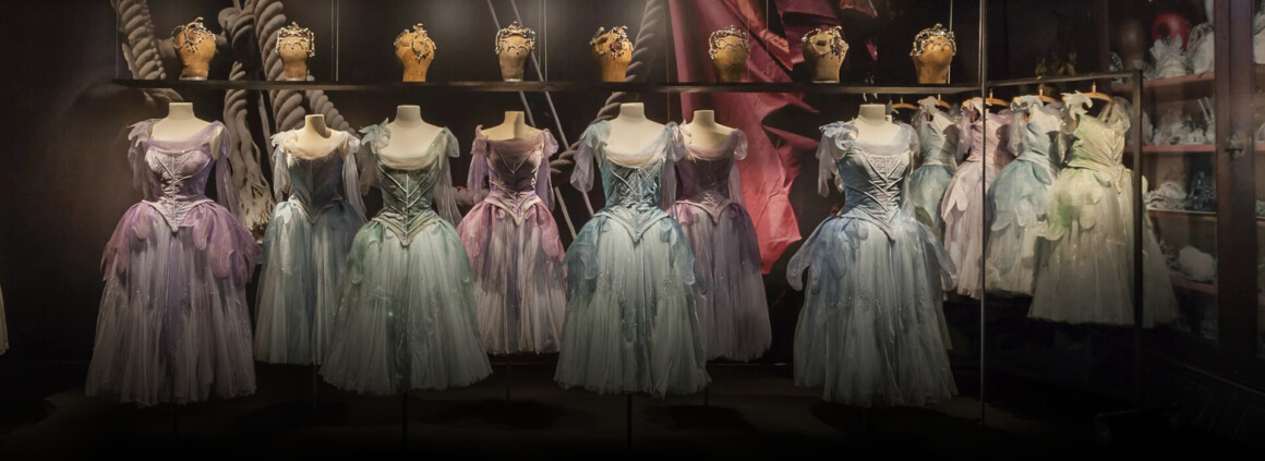 Des costumes de scene de l'Opera de Paris, exposé au Centre National des costumes et de la scene