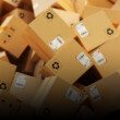 Une montagne de petits colis dans des boites en carton