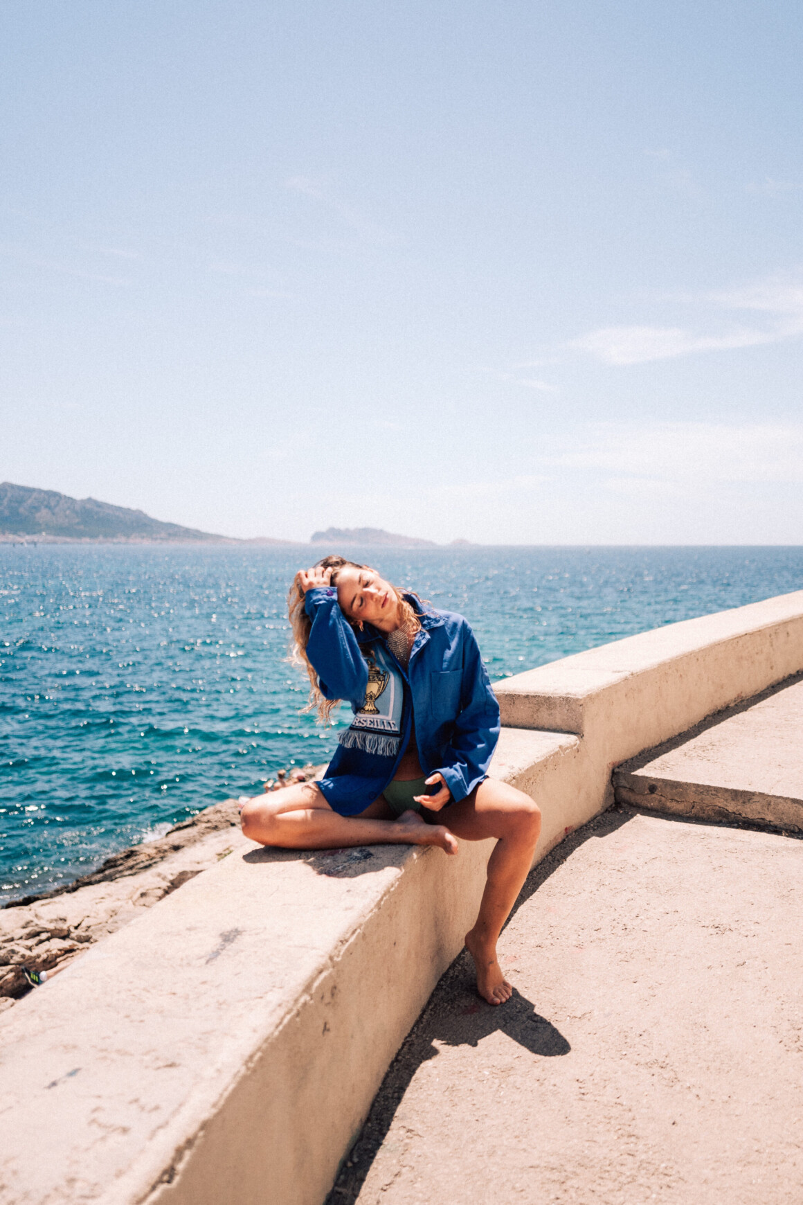 femme-mer-rochers-marseillle