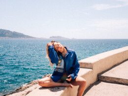 femme-mer-rochers-marseillle