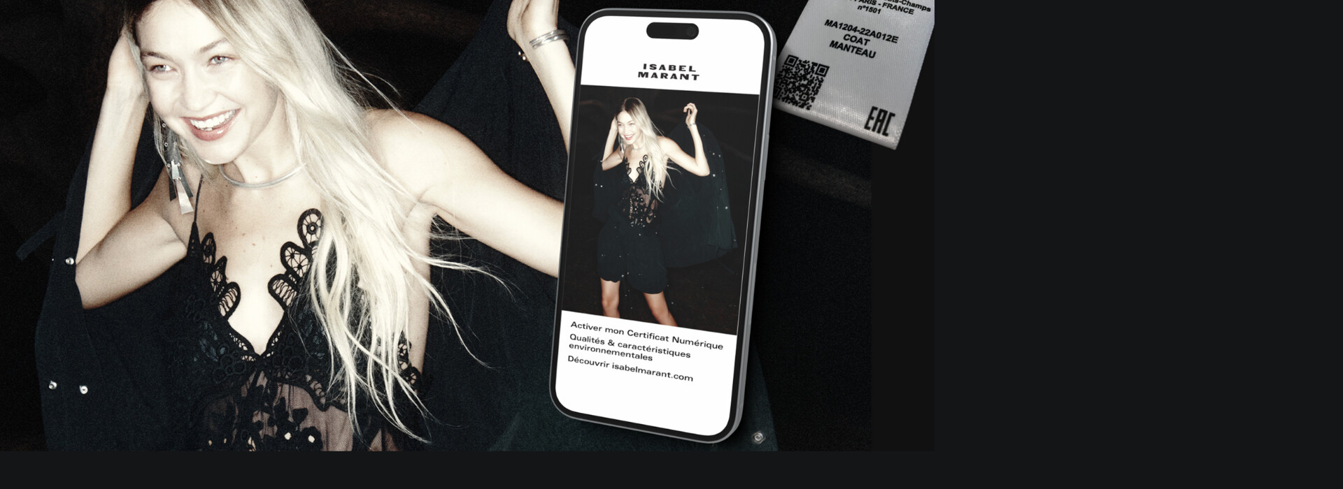 femme-bloande-telephone-qr-code