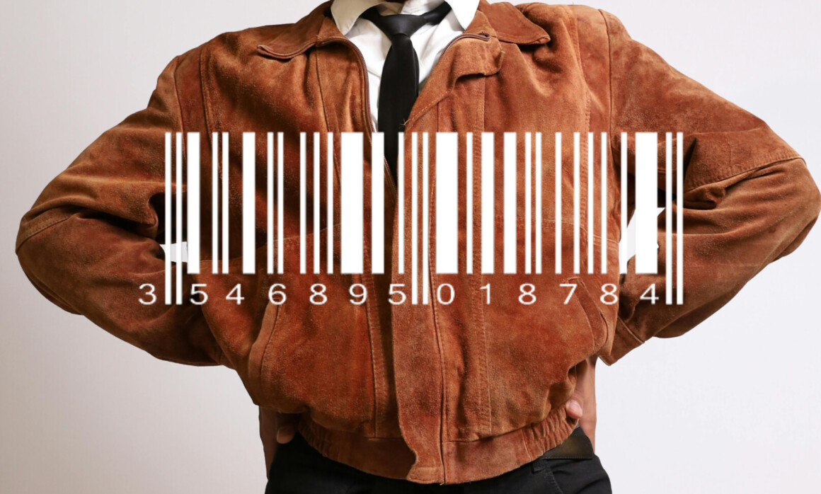 homme-code-barre-blanc-veste-daim