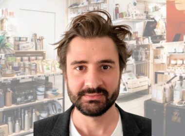 jacques-pons-ceo-altermundi-magasin-en-fond