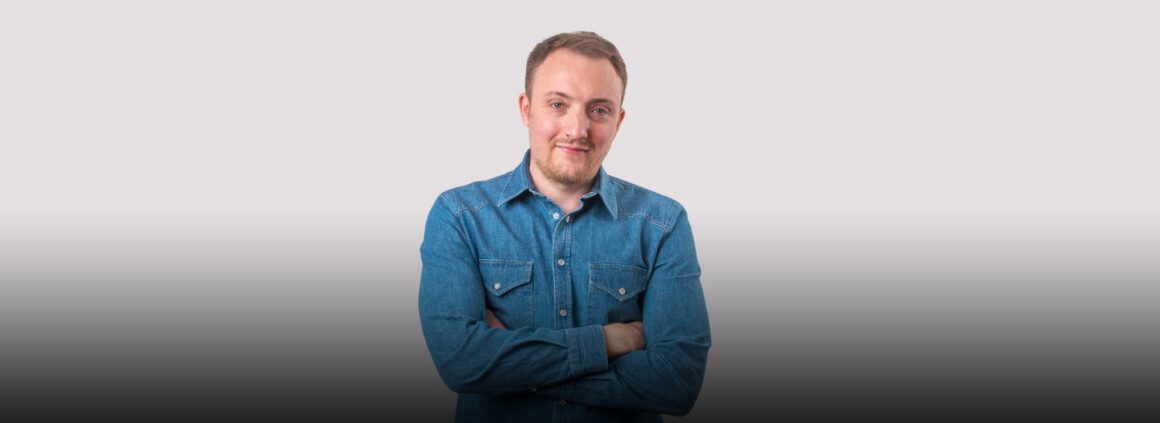 portrait-homme-chemise-jean-bleue-benoit-wojtenka