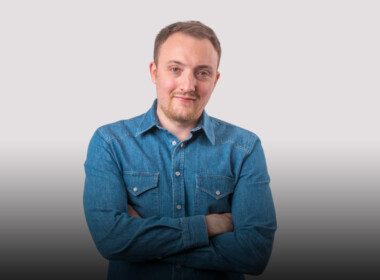 portrait-homme-chemise-jean-bleue-benoit-wojtenka