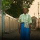femme-afrique-jupe-bleue