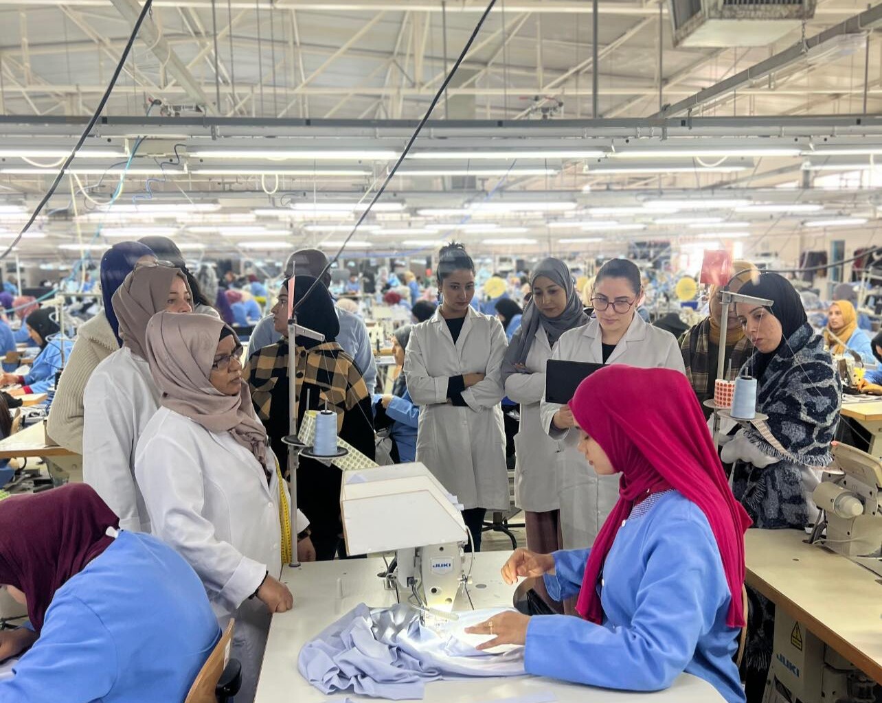 femmes tunisie-voilee usine textile