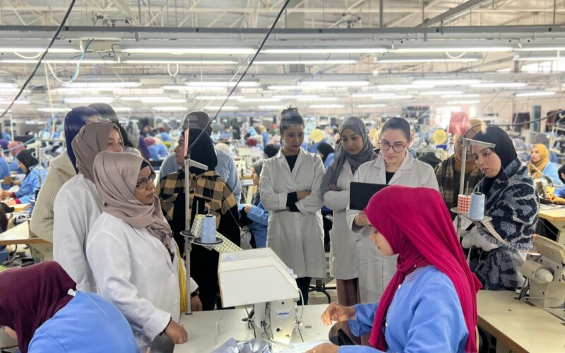 femmes tunisie-voilee usine textile