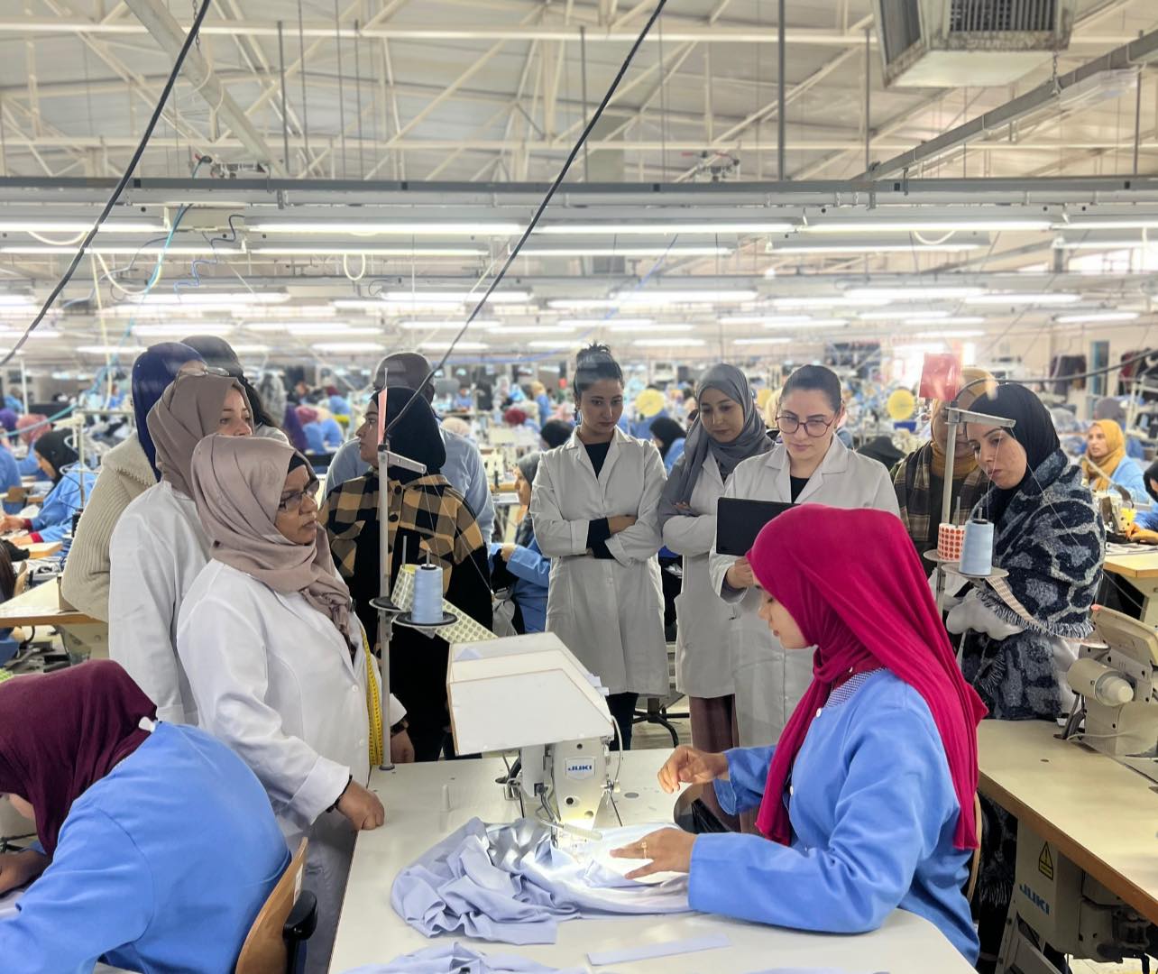 femmes tunisie-voilee usine textile