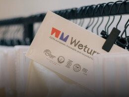 gros-plan-sur-une-etiquette-weturn