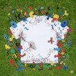 image-ia-t-shirt-blanc-posé-dans-l-herbe