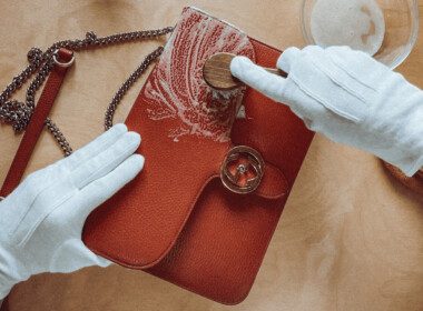 gros-plan-remise-à-neuf-d'un-sac-à-main