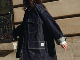 femme-porte-une-veste-en-jean-waste