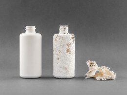 bouteilles en bio plastique en décomposition