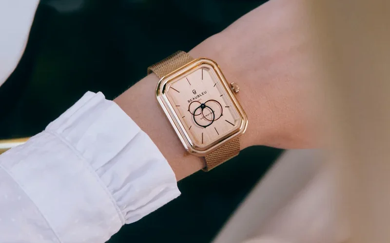 montre-beaubleu-poignet