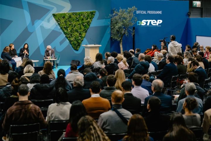 salon-stage-audience