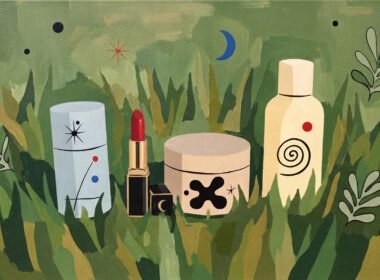 differents-packagings-de-cosmetique-dans-l-herbe