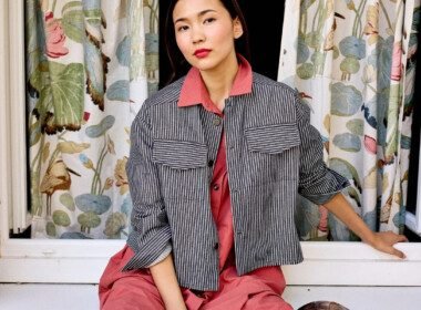 photoshoot-femme-portant-un-manteau-sixsoeurs