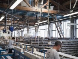 chaine-de-production-de-l-usine-revol