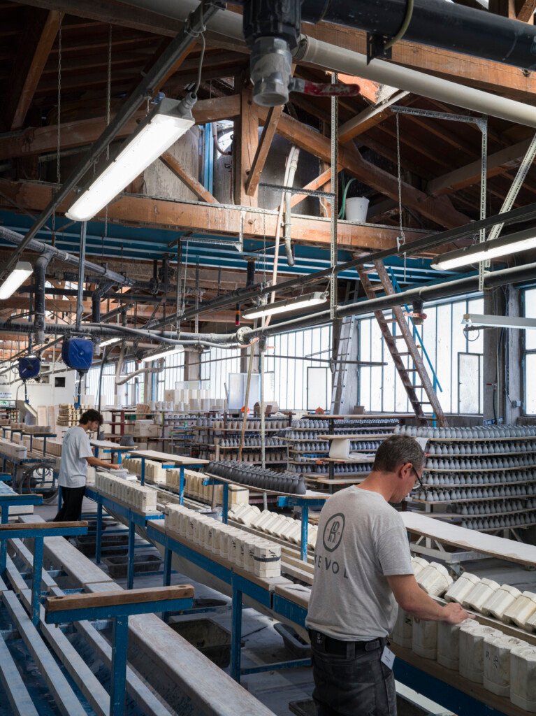 chaine-de-production-de-l-usine-revol