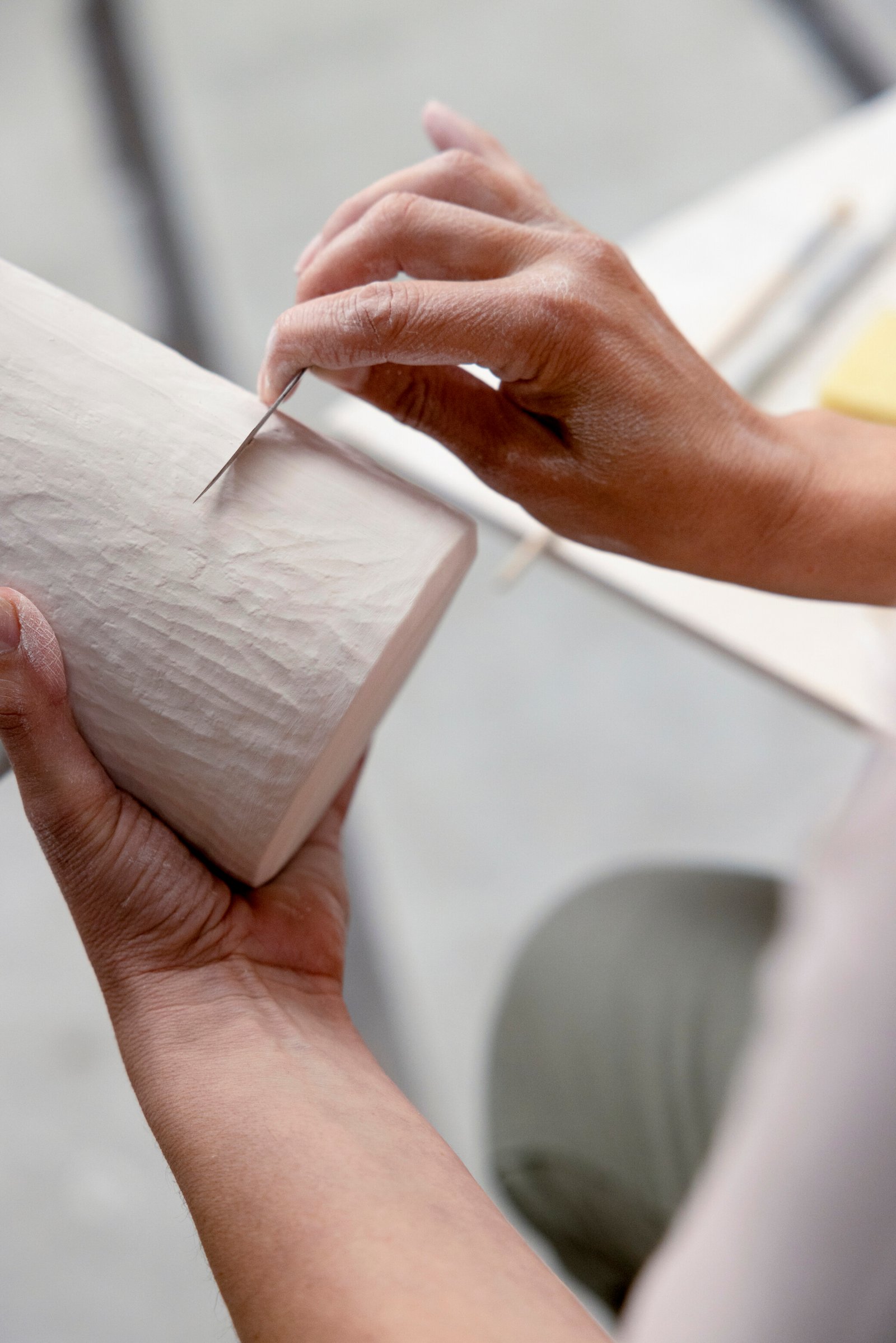 finissage-a-la-main-de-porcelaine