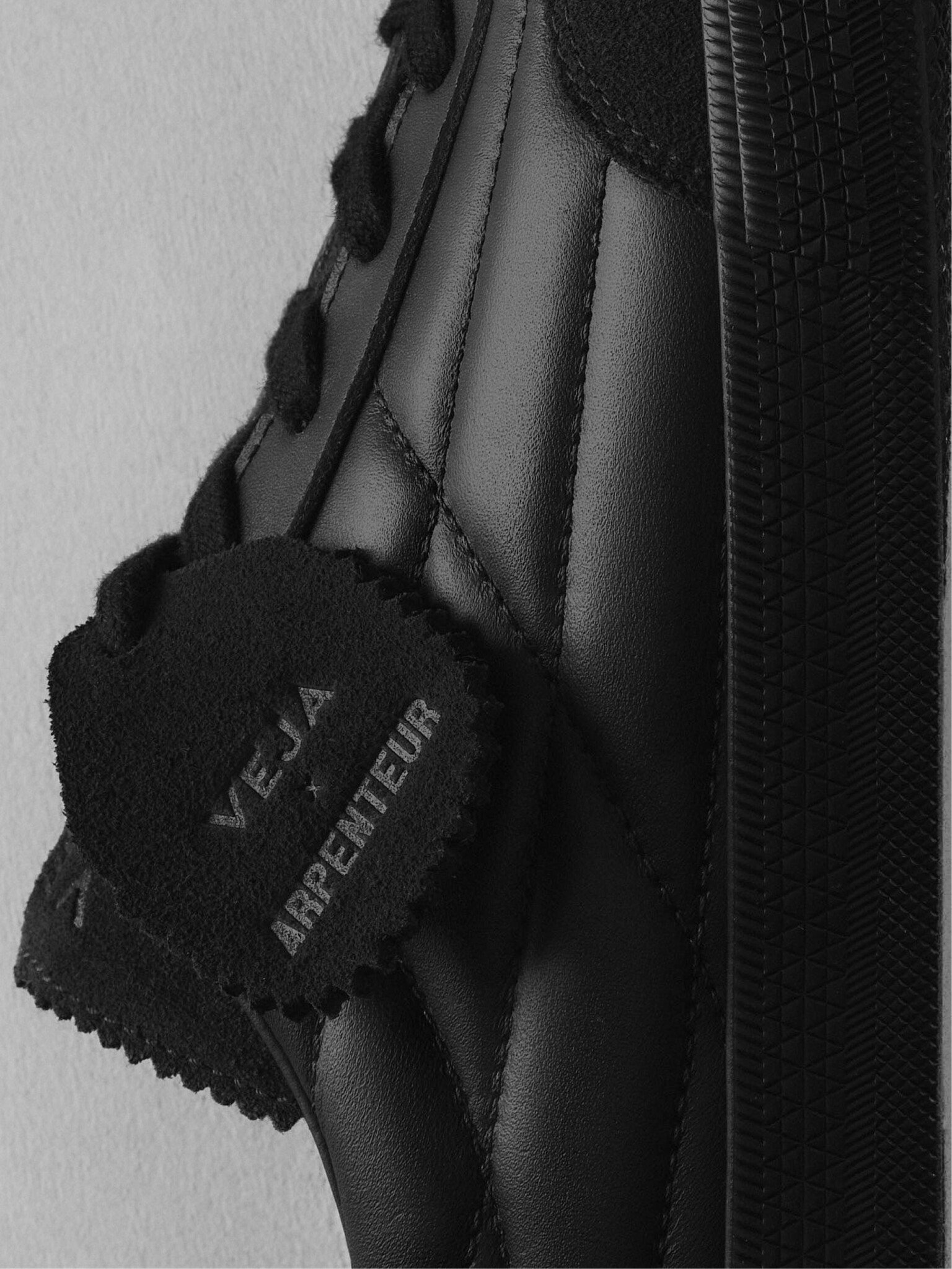 chaussure-noires-baskets-veja-arpenteur