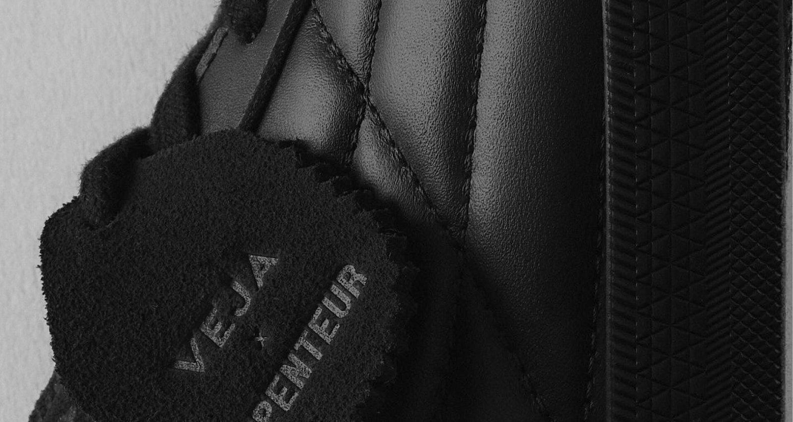 chaussure-noires-baskets-veja-arpenteur