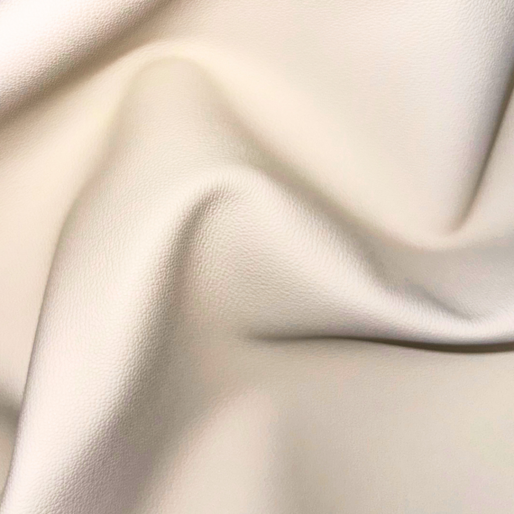 chute-cuir-blanc