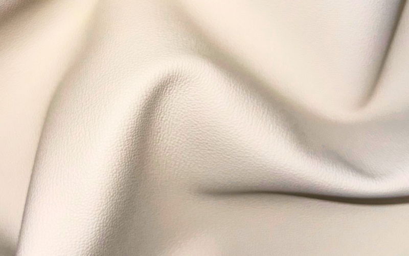 chute-cuir-blanc